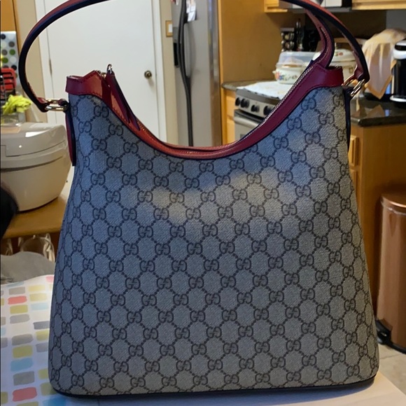 Gucci Hobo new with out tag - Picture 2 of 8
